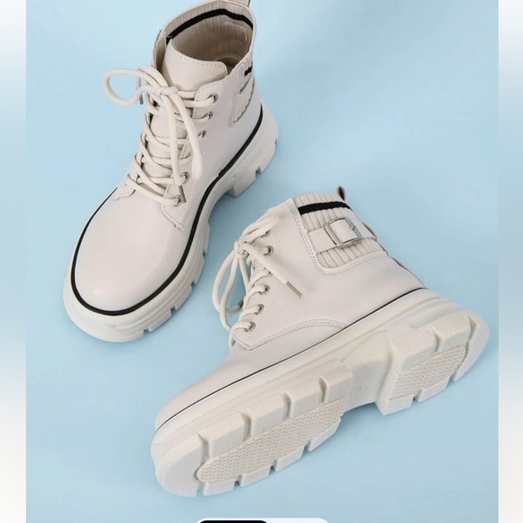 NWOT Chunky Boots - Picture 4 of 5